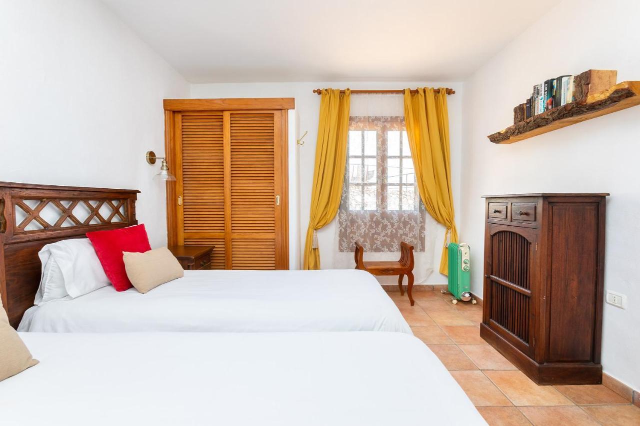 Las Casas Del Chorro Agulo Екстериор снимка