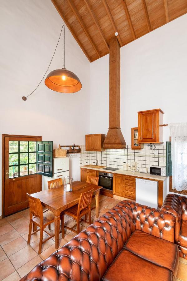 Las Casas Del Chorro Agulo Екстериор снимка